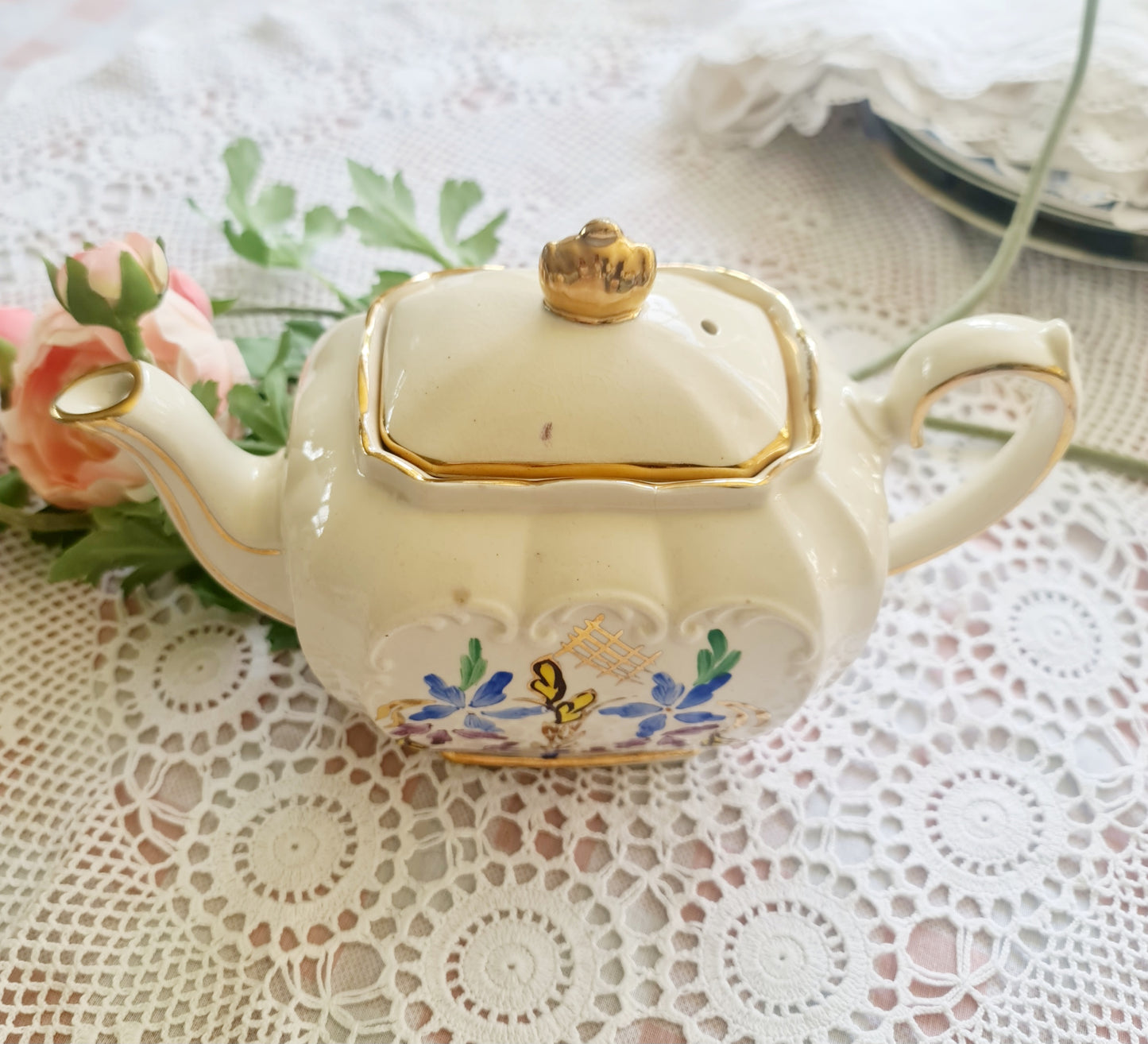 Antique Sadler handpainted tea pot