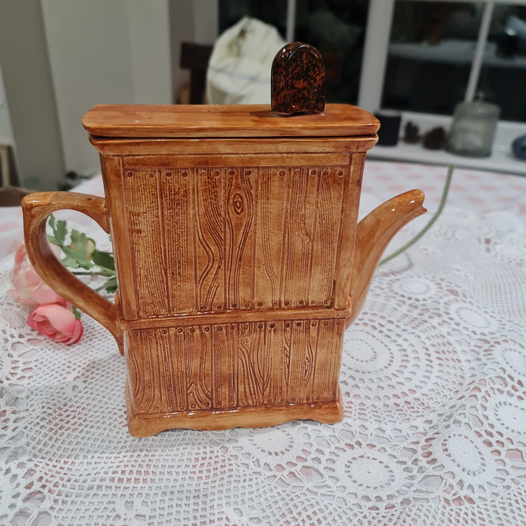 THE TEAPOTTERY HAND PAINTED WELSH DRESSER TEAPOT. Circa 1994