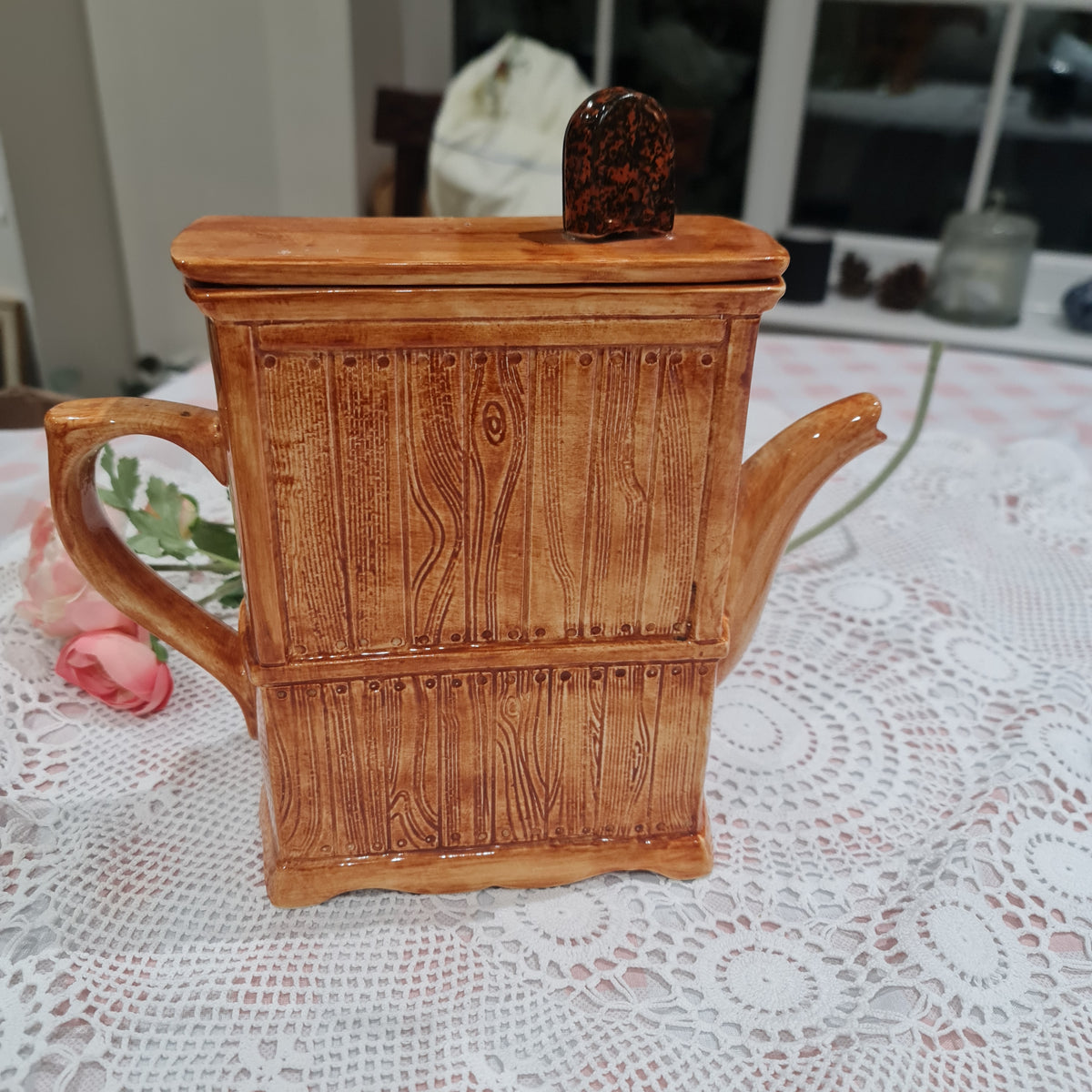 THE TEAPOTTERY HAND PAINTED WELSH DRESSER TEAPOT. Circa 1994
