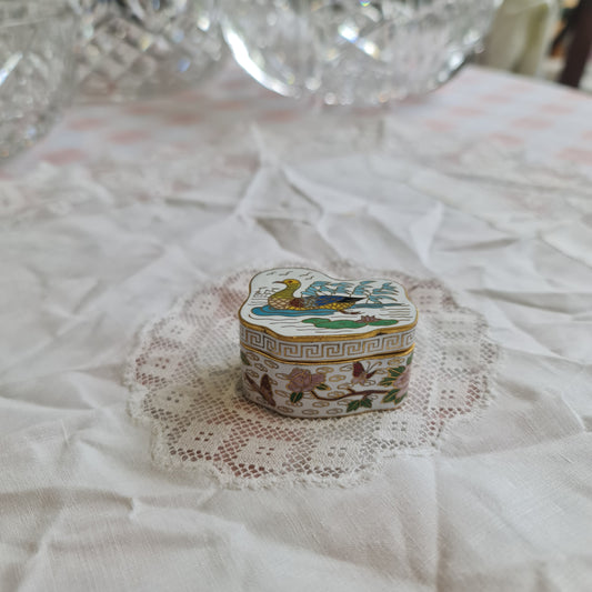 An enchanting vintage Chinese cloisonne trinket