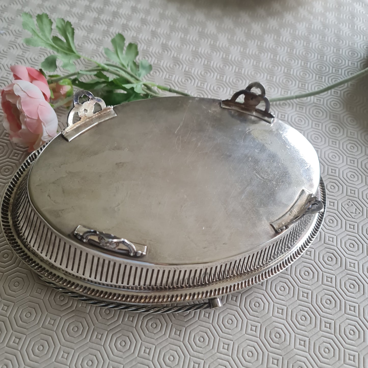 Good quality Grorge Jones and son silver Smith silver plated basket  made late 1800