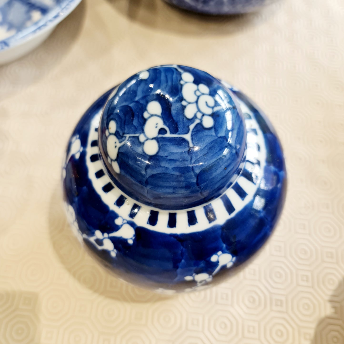 19th century Chinese blue and white porcelain prunus pattern ginger jar and cover, 19th century, height 21cm, diameter 16.5cm.
