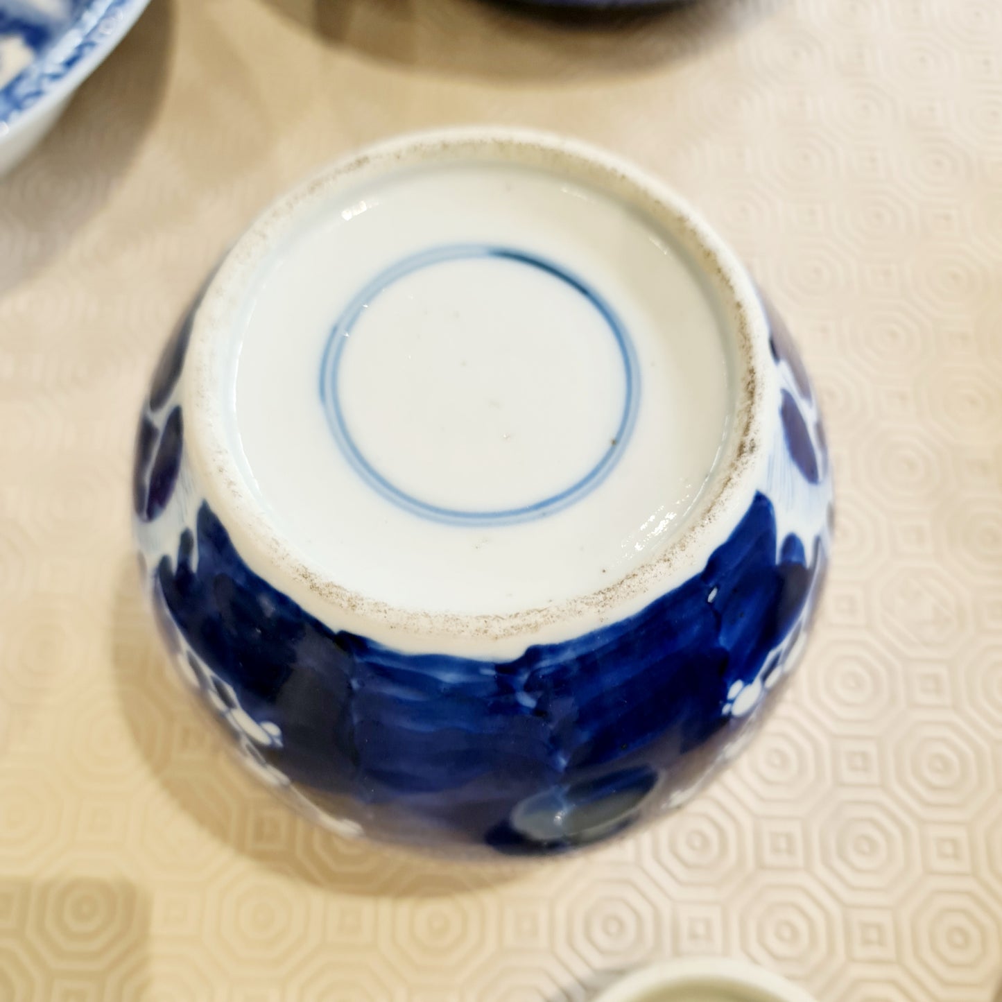 19th century Chinese blue and white porcelain prunus pattern ginger jar and cover, 19th century, height 21cm, diameter 16.5cm.