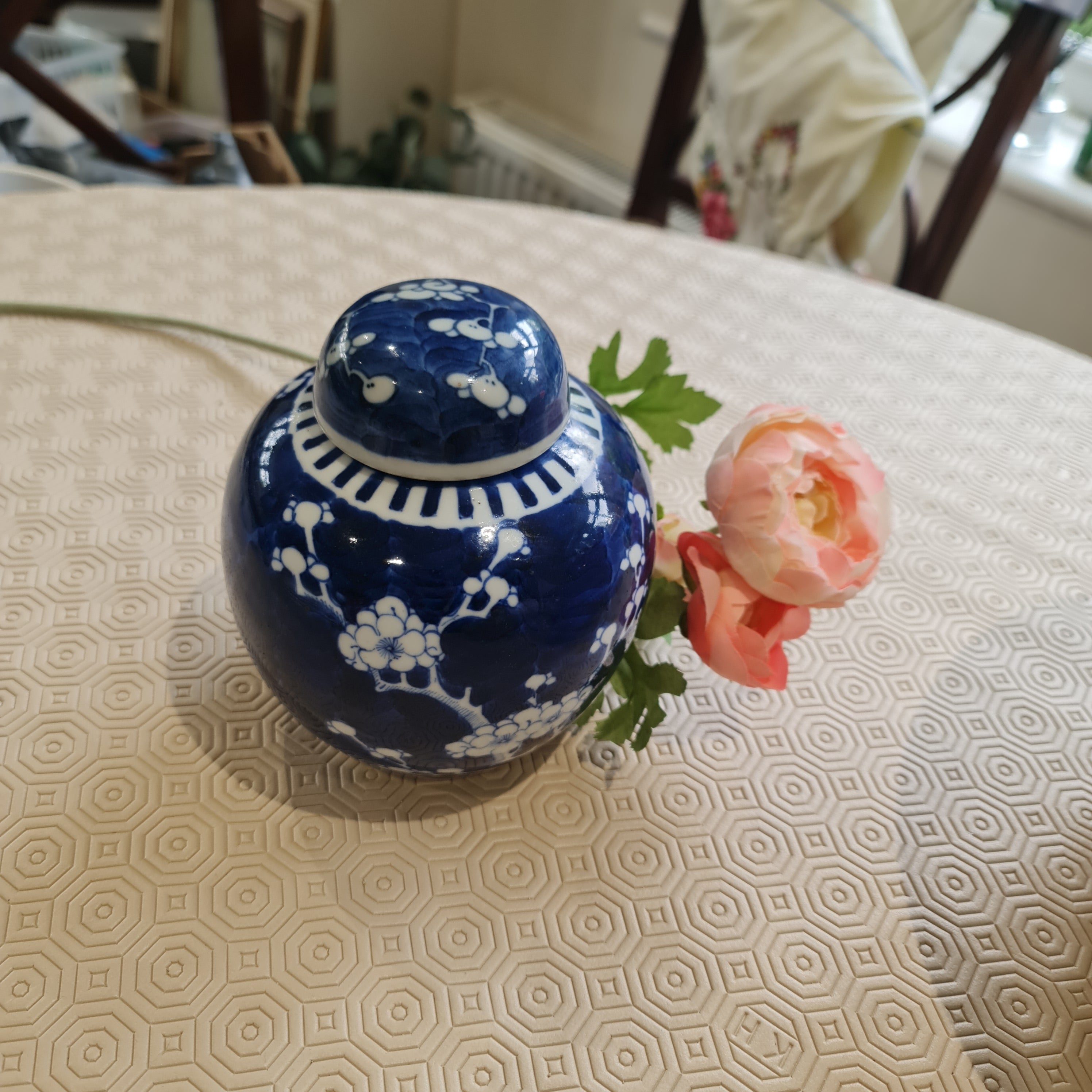 19th century Chinese blue and white porcelain prunus pattern ginger jar and cover, 19th century, height 21cm, diameter 16.5cm.