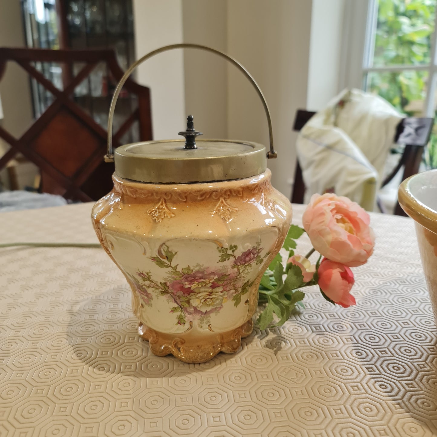 Victorian biscuit barrel / Tea canister