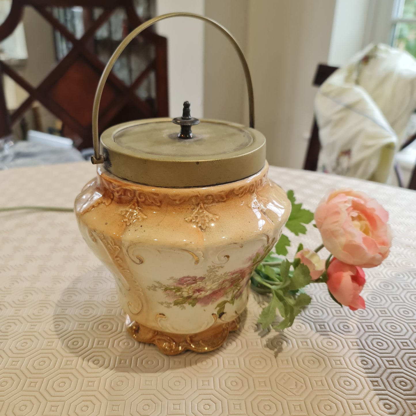 Victorian biscuit barrel / Tea canister