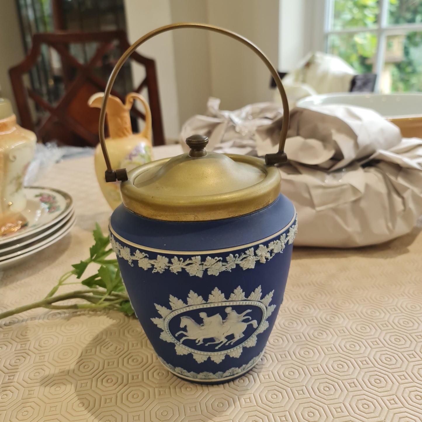 1890 rare Wedgwood jasperware dark blue biscuit barrel / Tea canister .