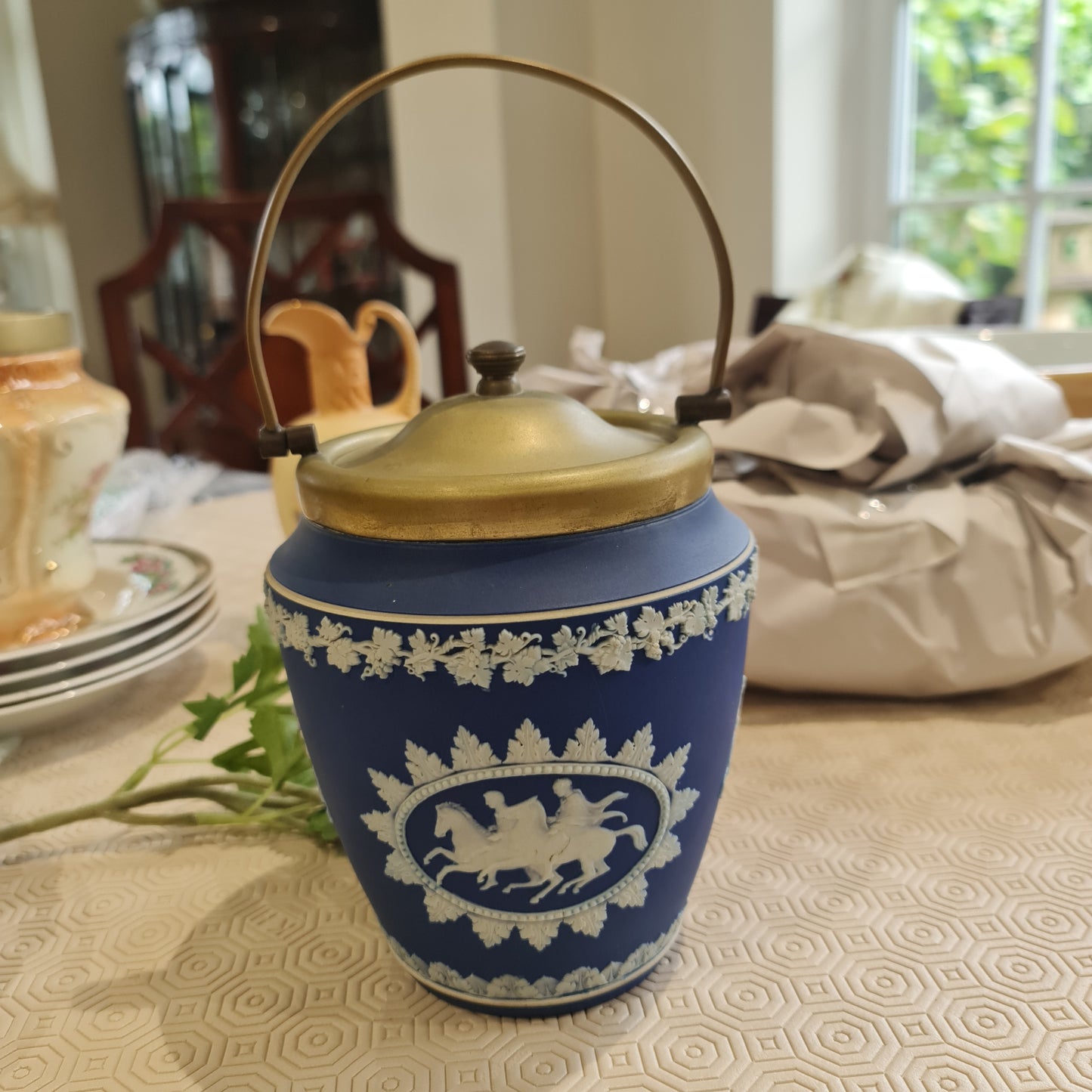 1890 rare Wedgwood jasperware dark blue biscuit barrel / Tea canister .