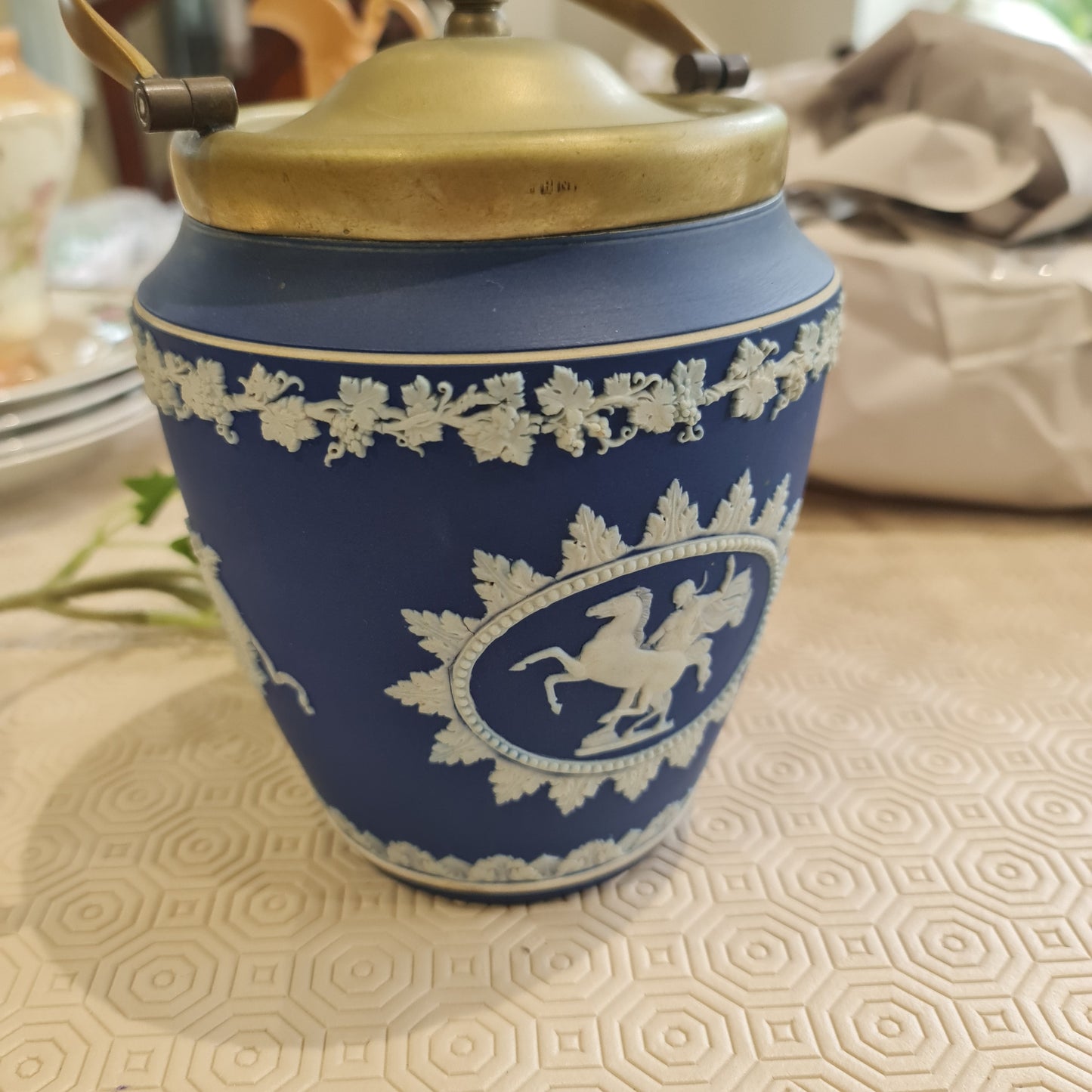 1890 rare Wedgwood jasperware dark blue biscuit barrel / Tea canister .