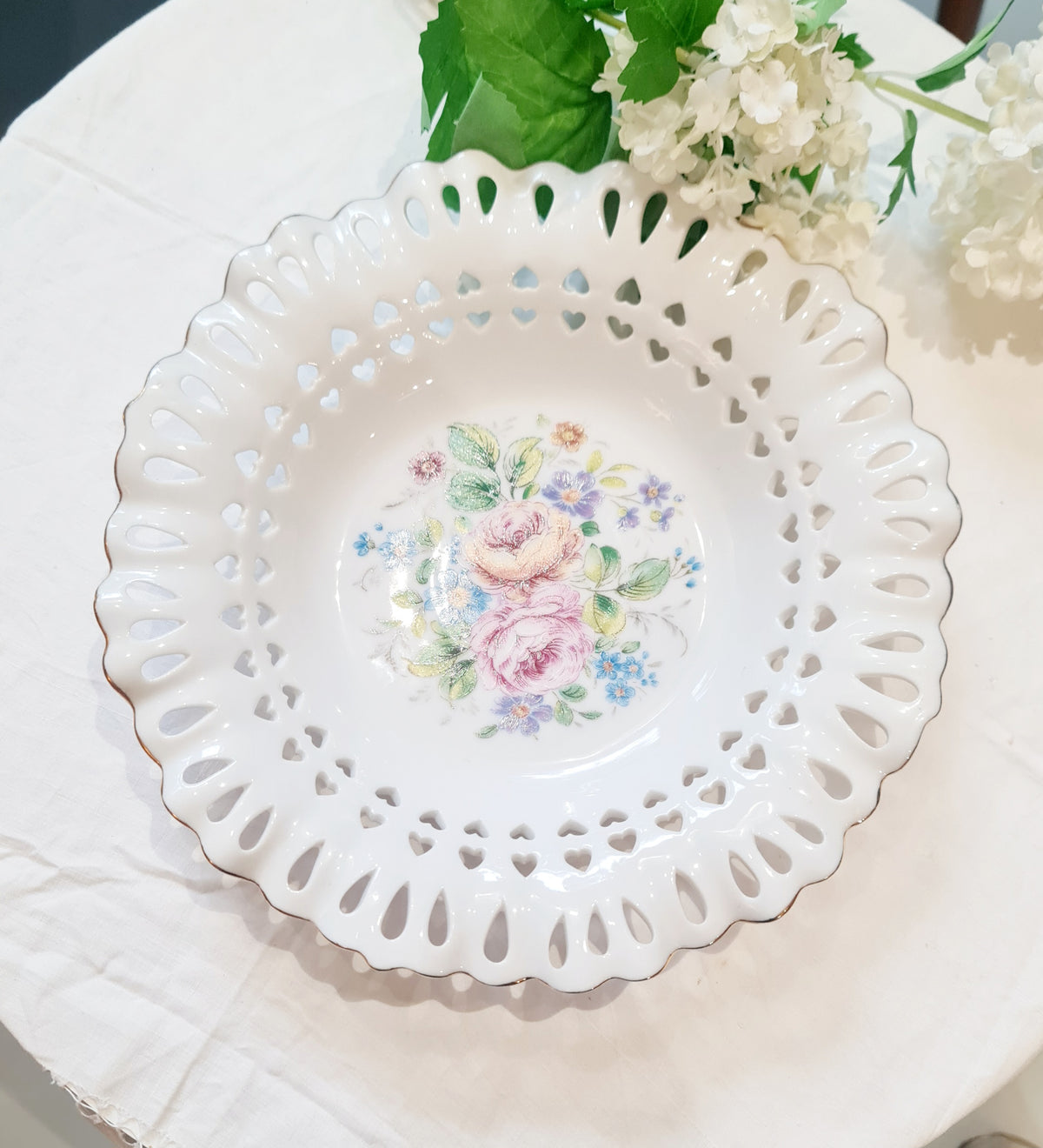 Colonial Williamburg Fine Bone Big Pierce Fruit Bowl