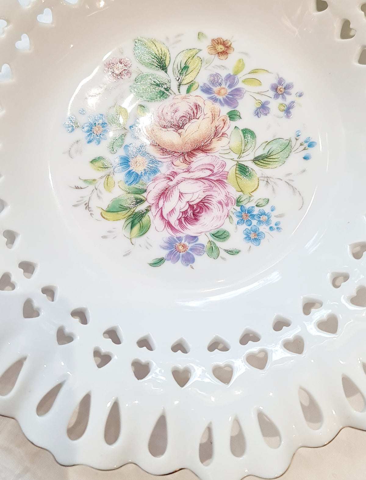 Colonial Williamburg Fine Bone Big Pierce Fruit Bowl