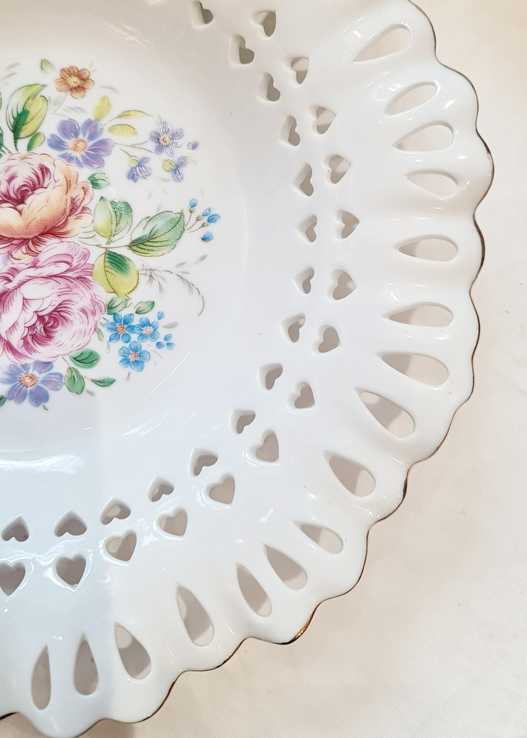 Colonial Williamburg Fine Bone Big Pierce Fruit Bowl