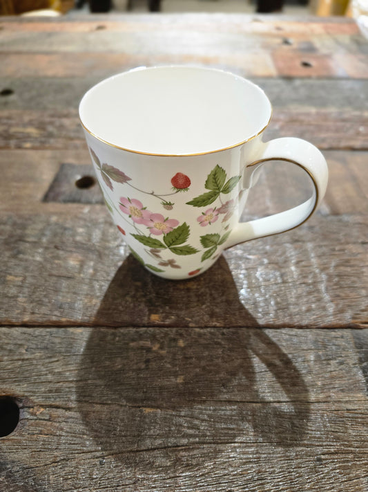 Coulee Vaissell Wild Strawberry fine bone china tea mug