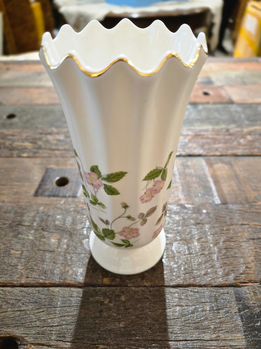 Coulee Vaissell Wild Strawberry vase