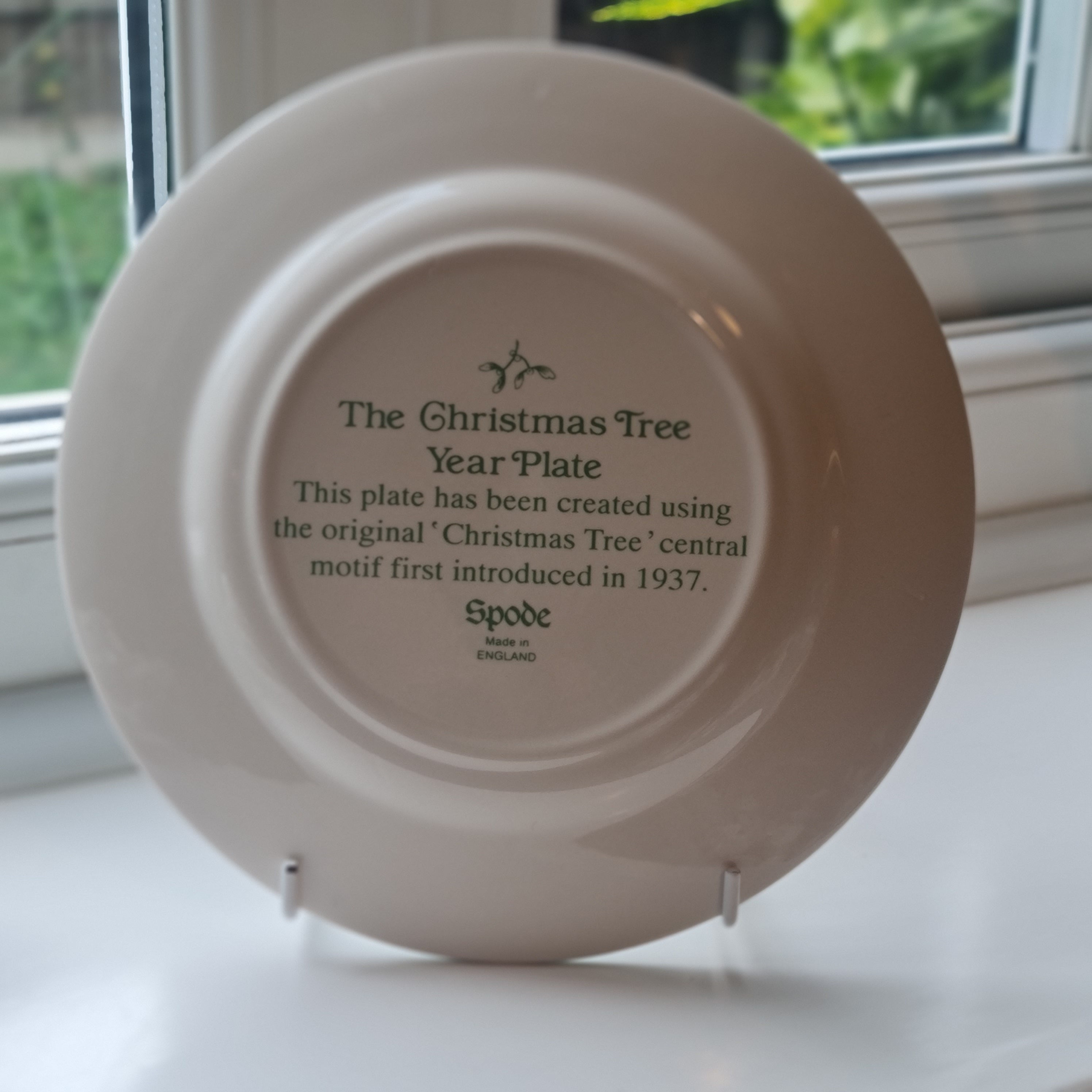 Vintage Christmas Collector Decorative Plate