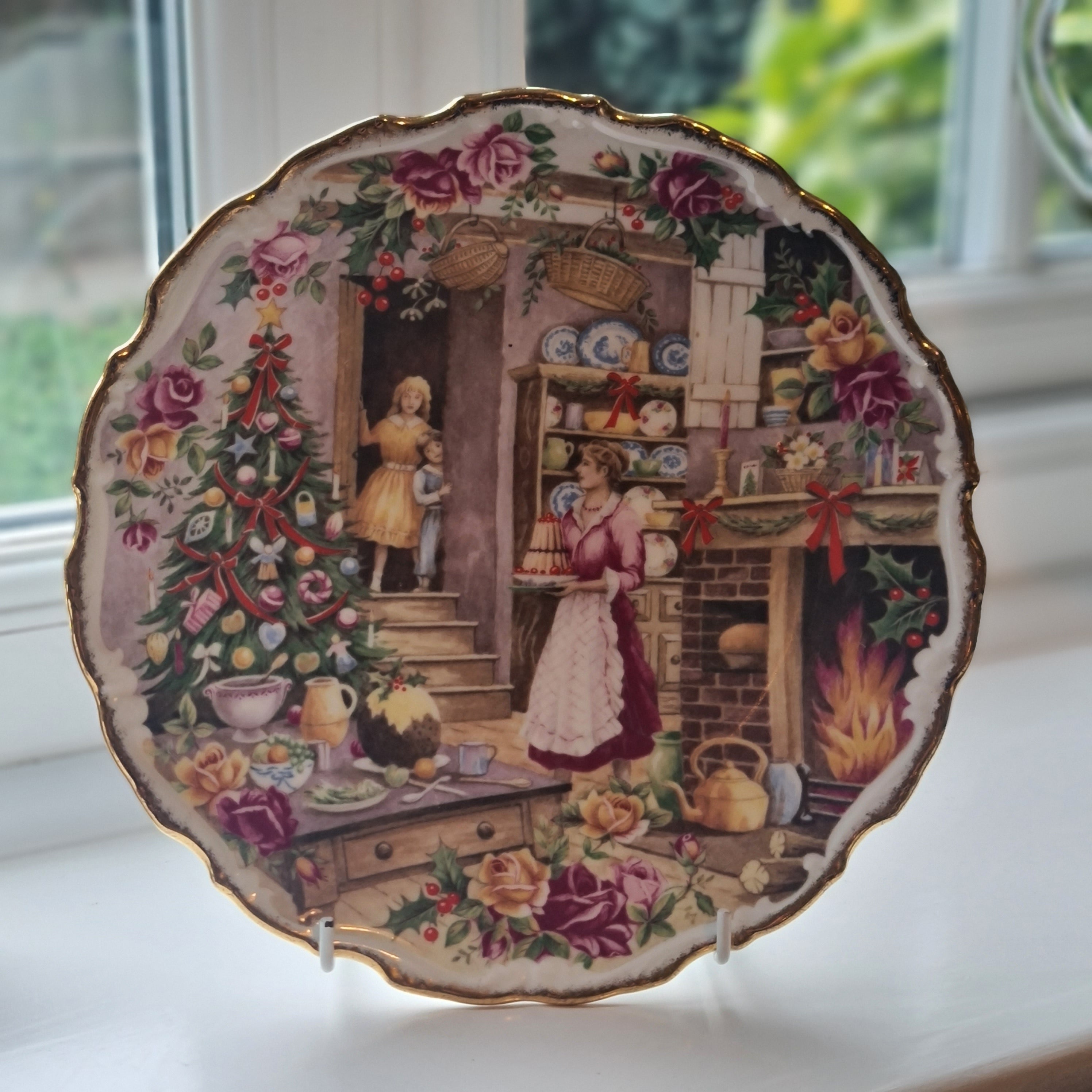 Vintage Christmas Collector Decorative Plate