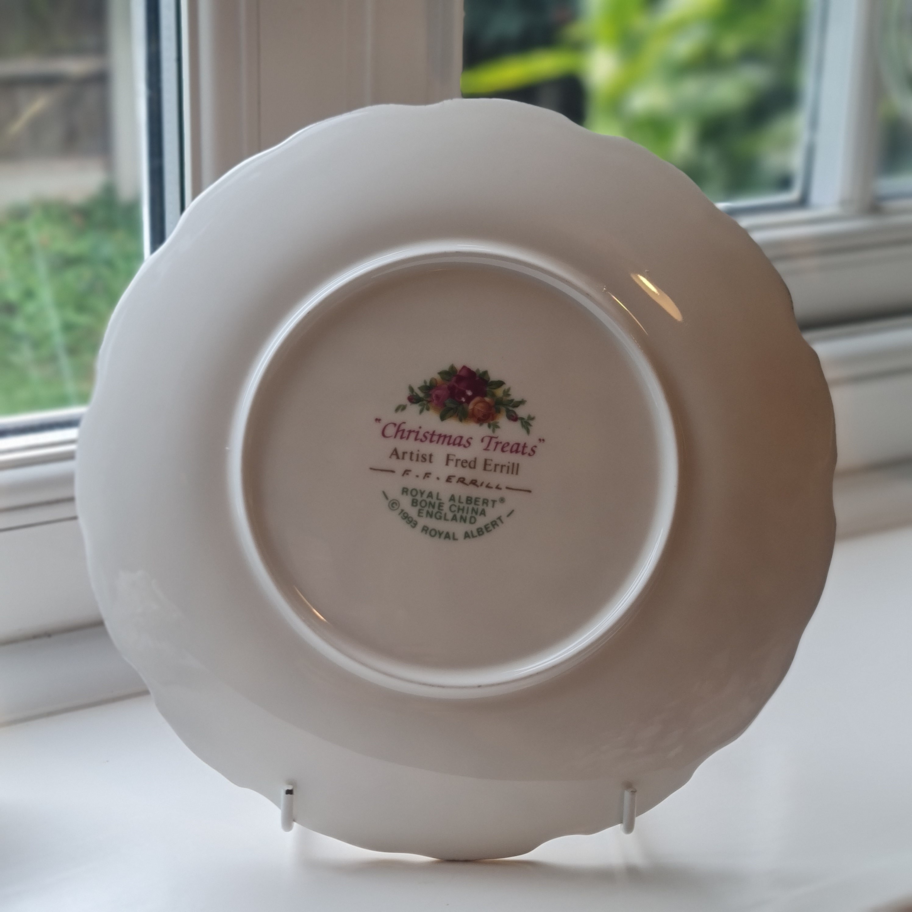 Vintage Christmas Collector Decorative Plate