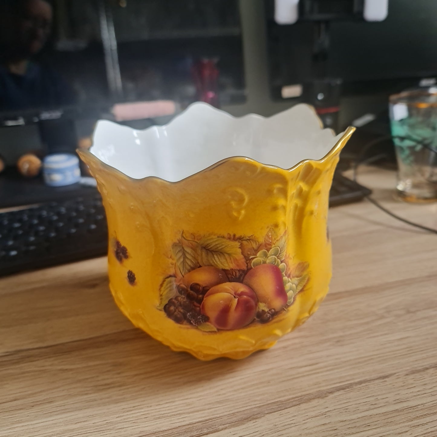 Aynsley orchard gold plant pot