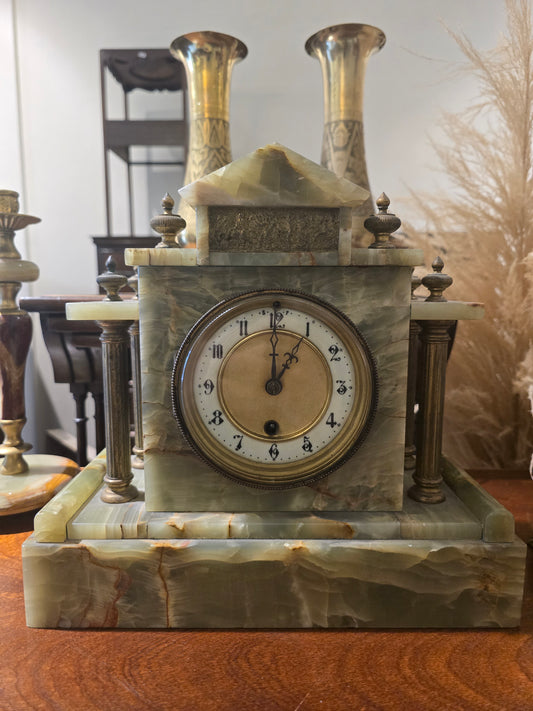 Vintage Green Onyx Mantel Clock – Neoclassical Design