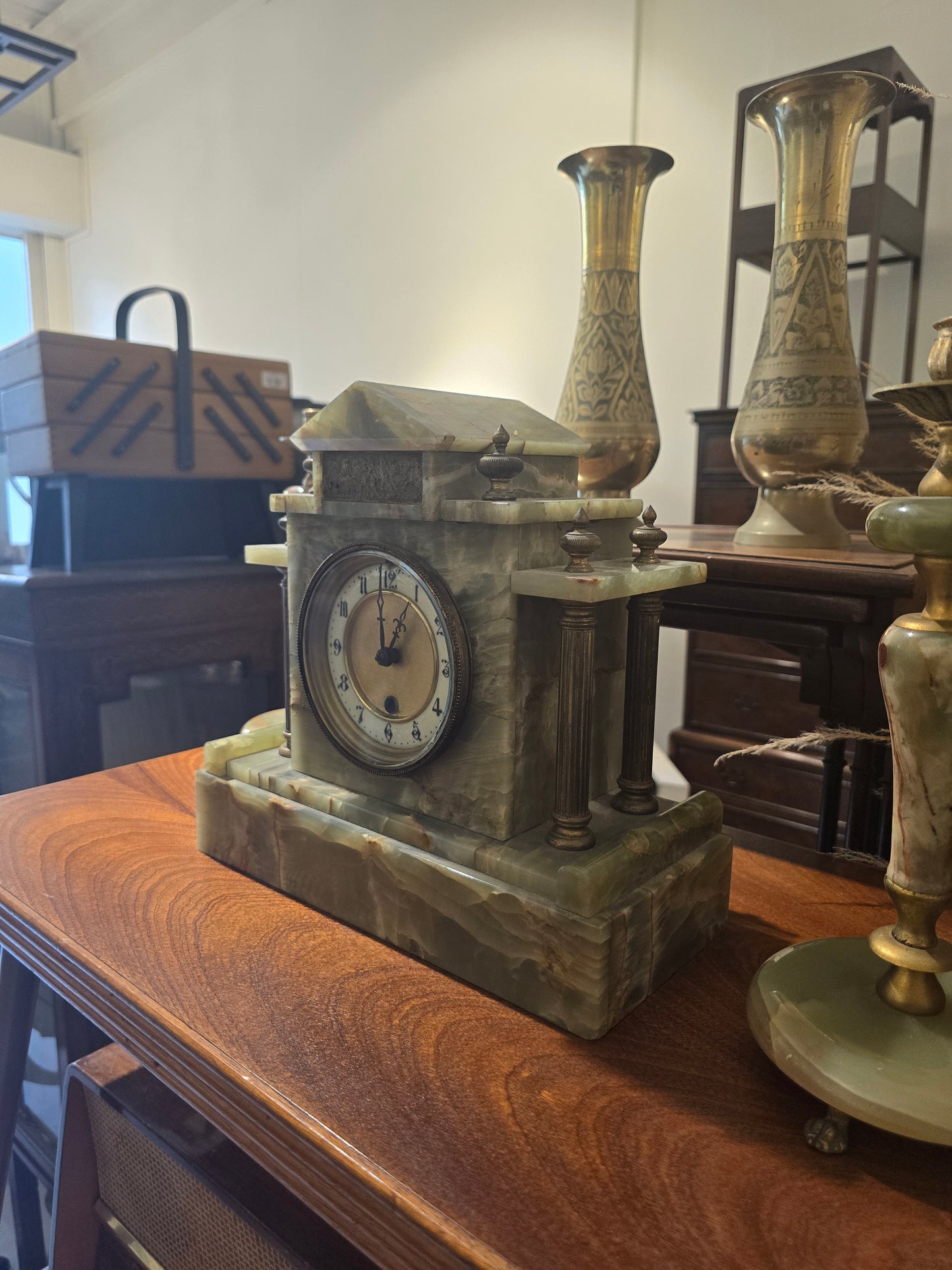 Vintage Green Onyx Mantel Clock – Neoclassical Design