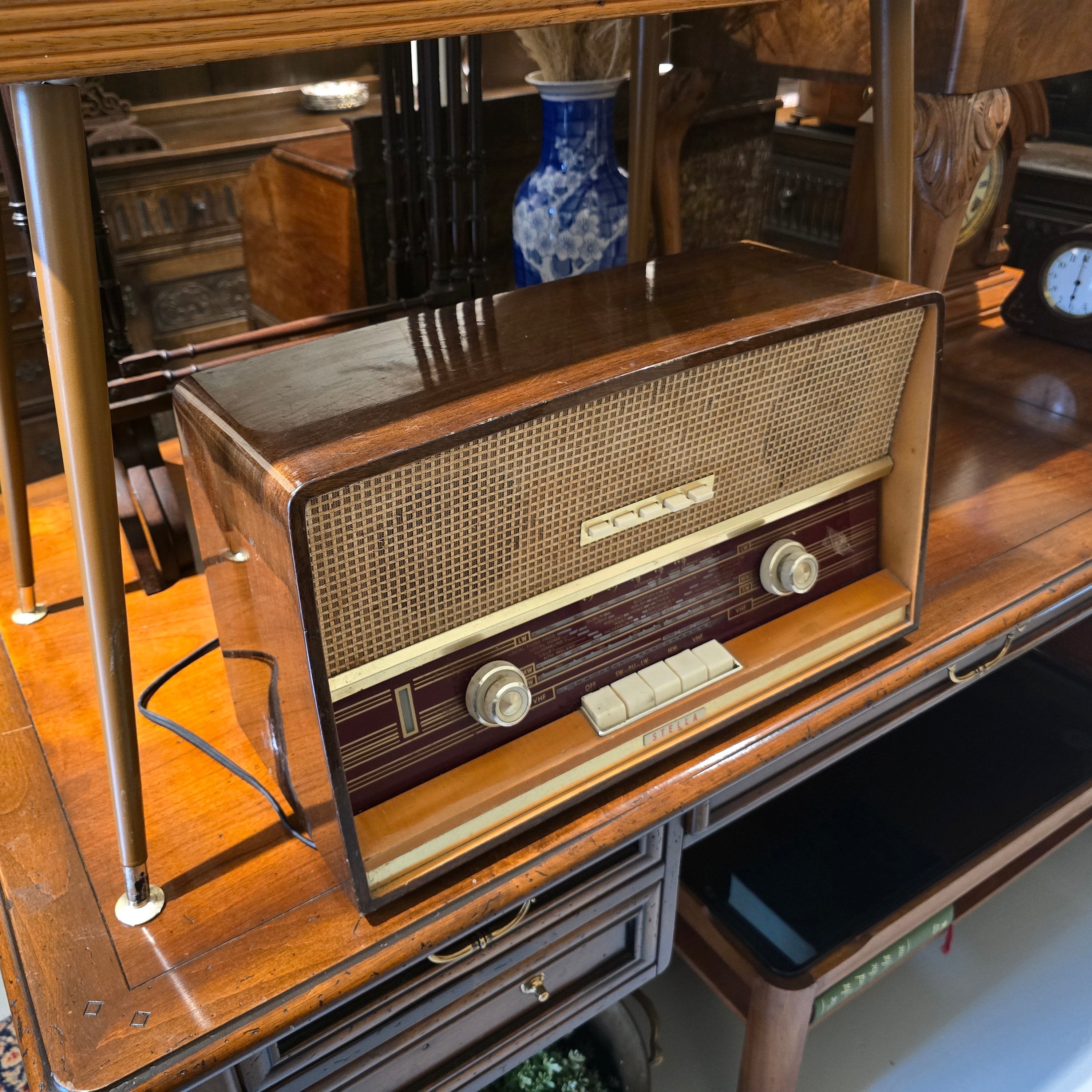 Stella Vintage Tube Radio