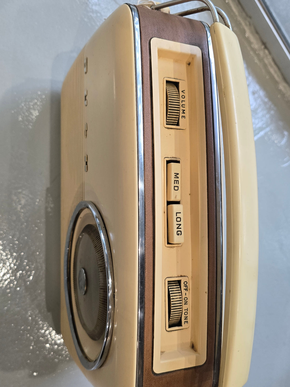 TR82/97 Bush Radio – Vintage Cream Classic