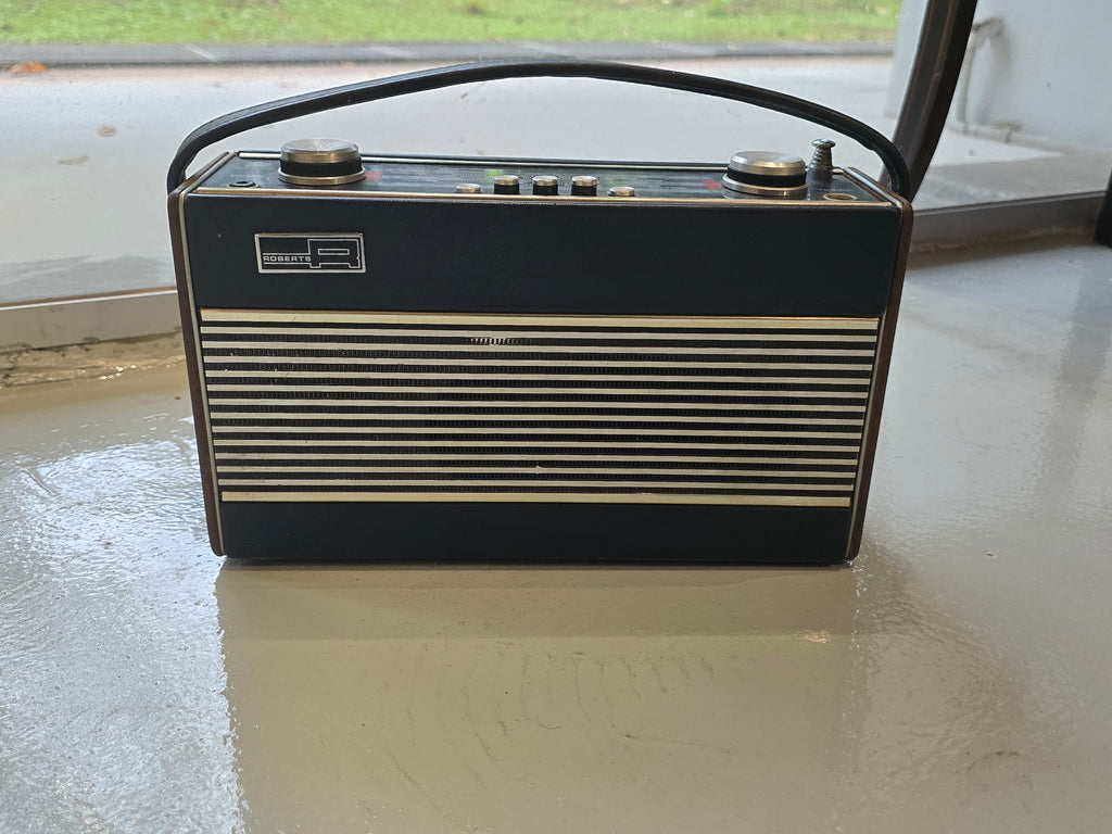 Roberts R600 Transistor Radio – 1960s Vintage Classic