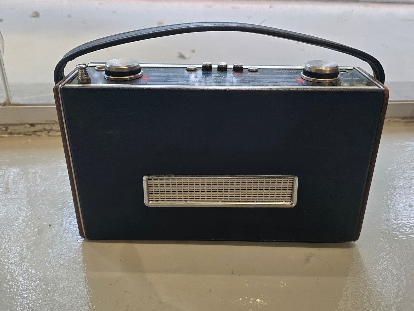 Roberts R600 Transistor Radio – 1960s Vintage Classic