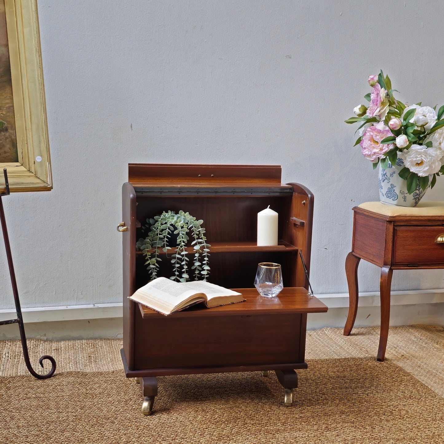 Portable writing table
