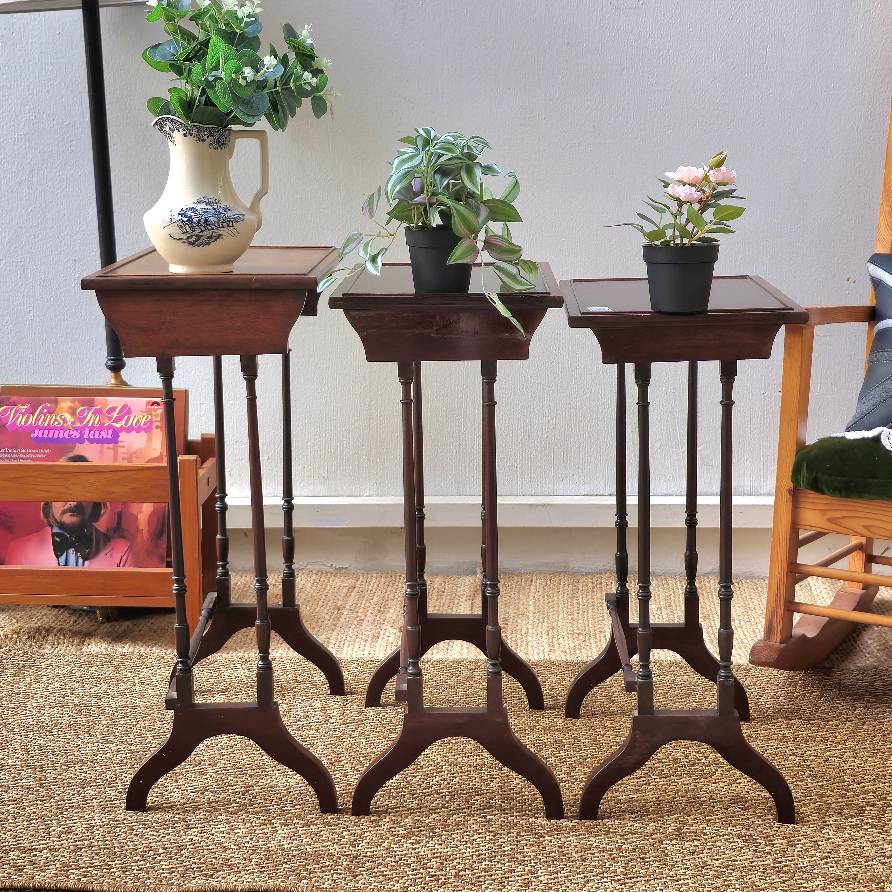Vintage Mahogany Nesting Tables – Set of 3 with Turned Legs