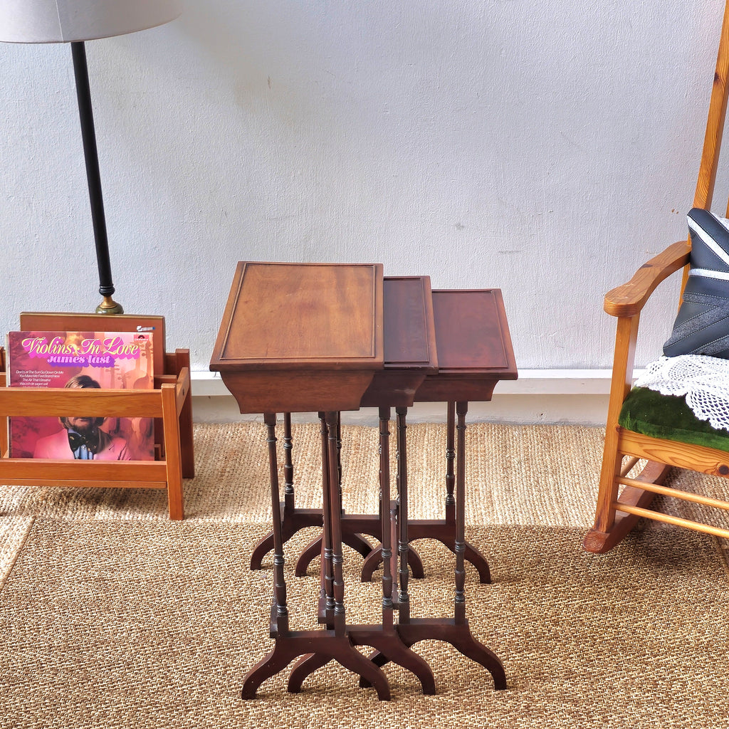 Vintage Mahogany Nesting Tables – Set of 3 with Turned Legs