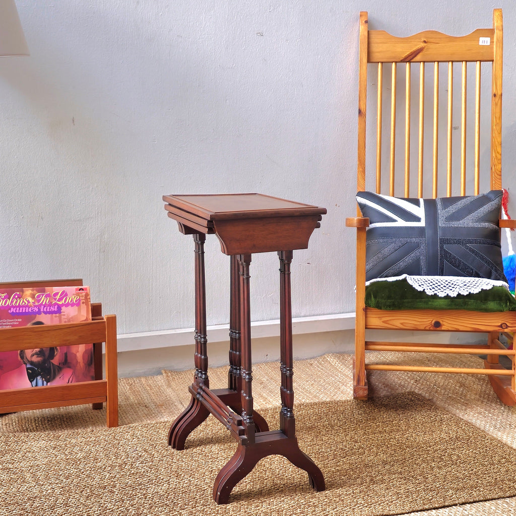 Vintage Mahogany Nesting Tables – Set of 3 with Turned Legs