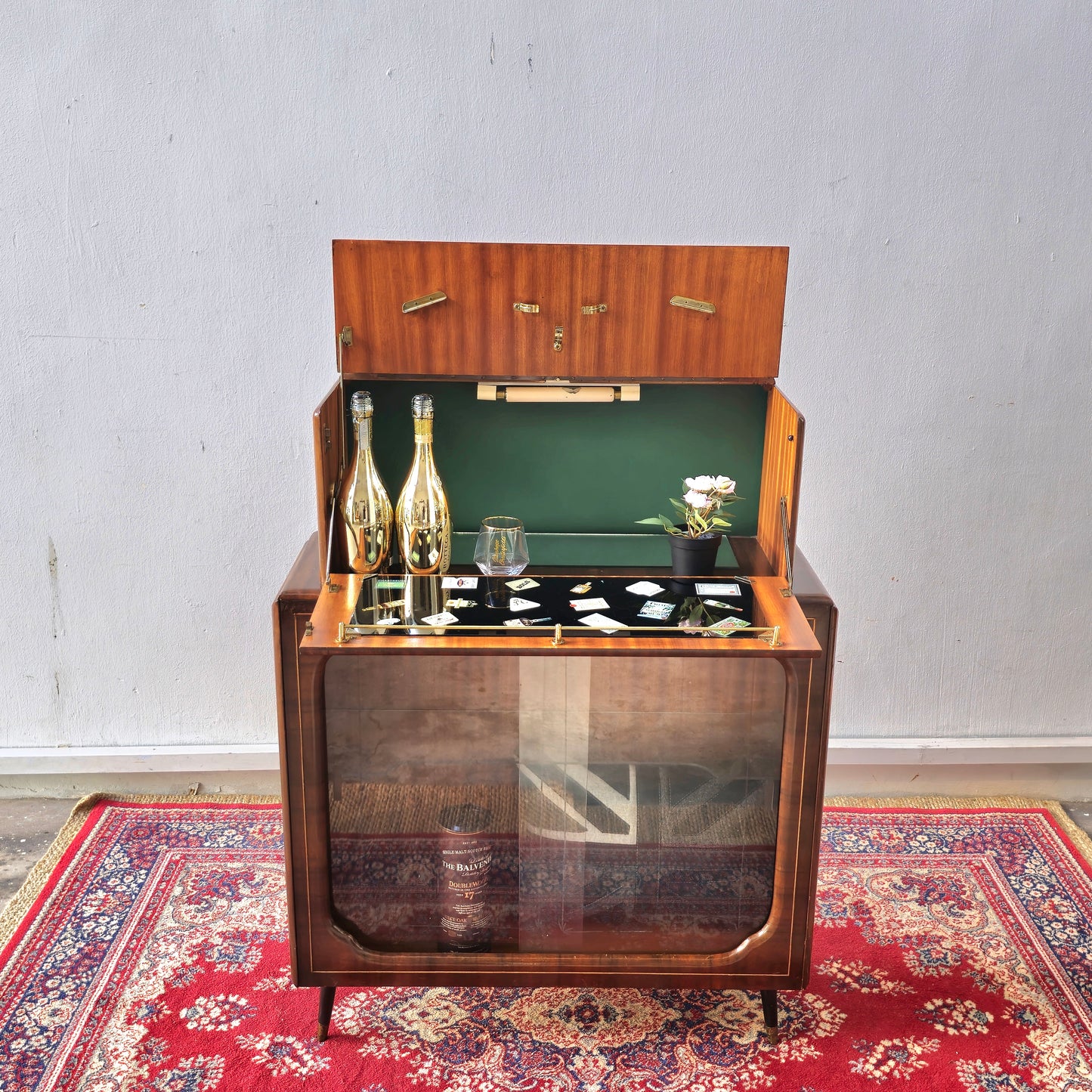 MID 20TH CENTURY WALNUT COCKTAIL CABINET