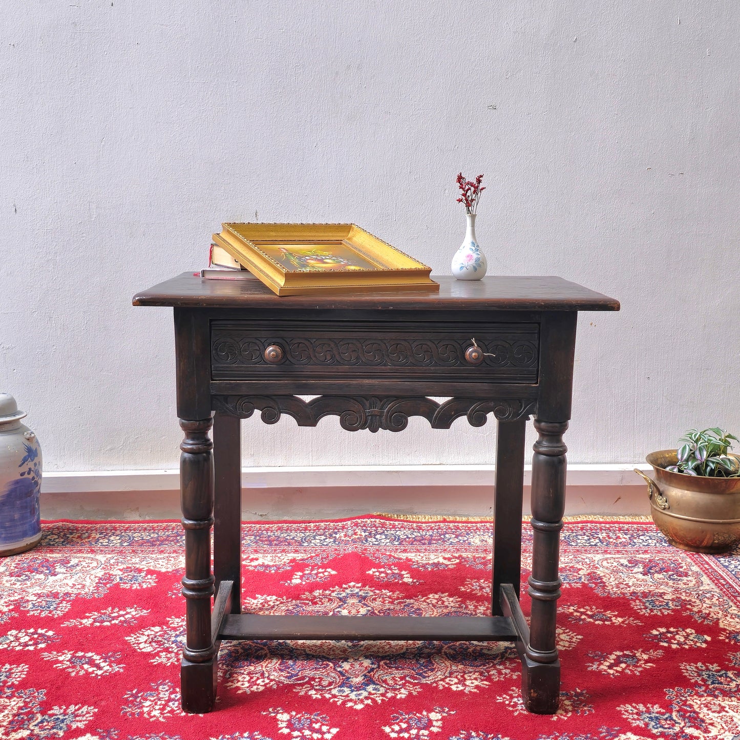 Antique British Dark Oak Side Table with Carved Detail – Early 20th Century