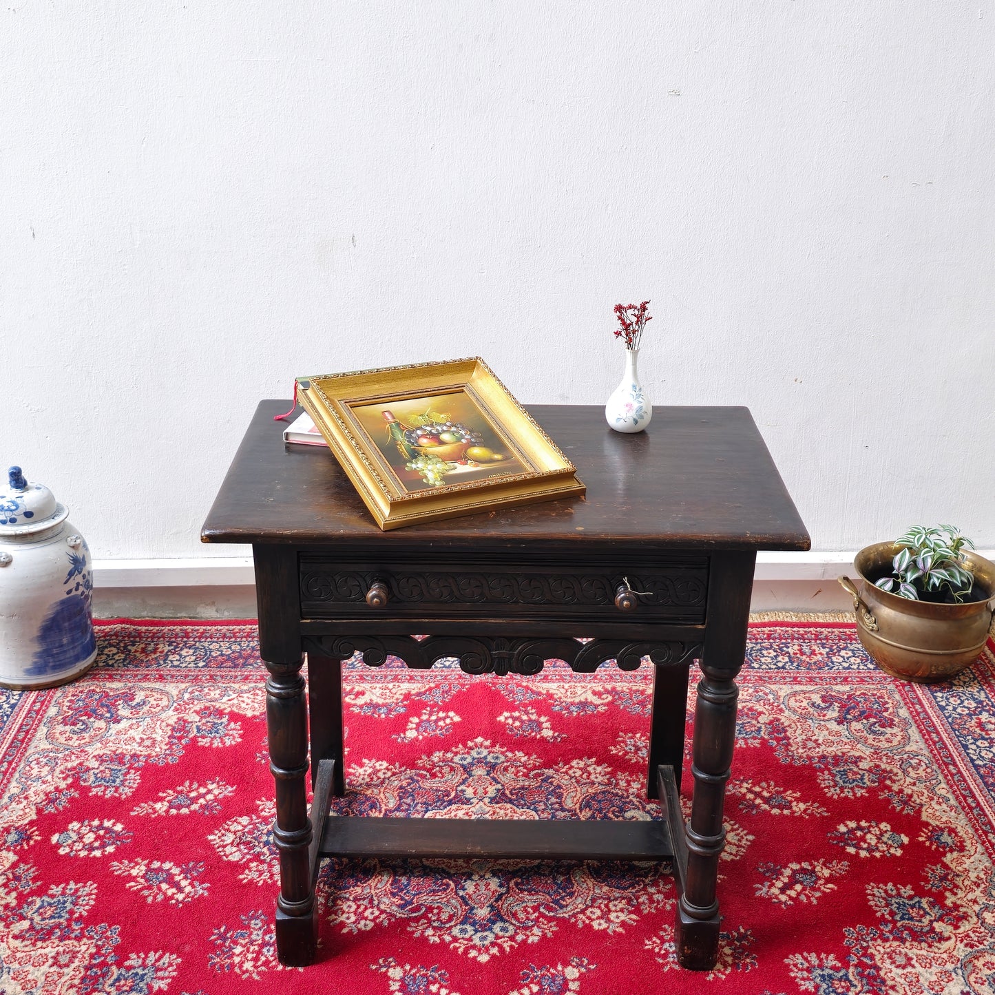 Antique British Dark Oak Side Table with Carved Detail – Early 20th Century