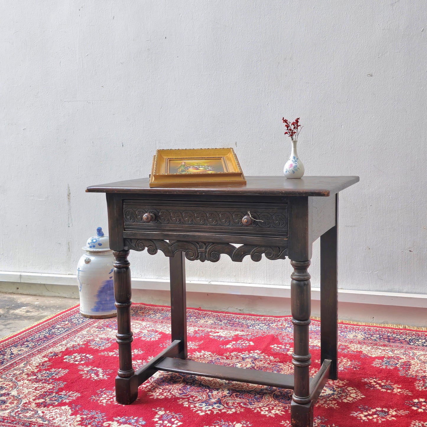 Antique British Dark Oak Side Table with Carved Detail – Early 20th Century