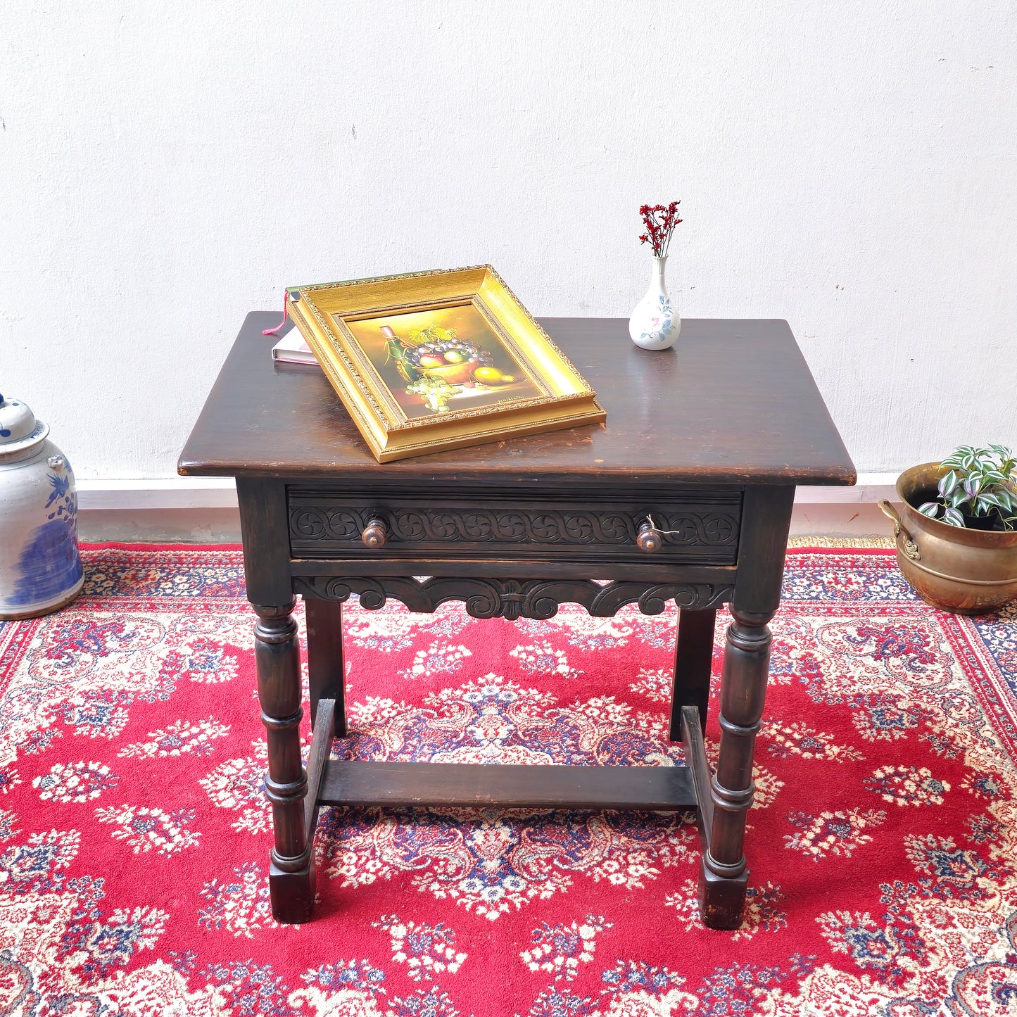 Antique British Dark Oak Side Table with Carved Detail – Early 20th Century
