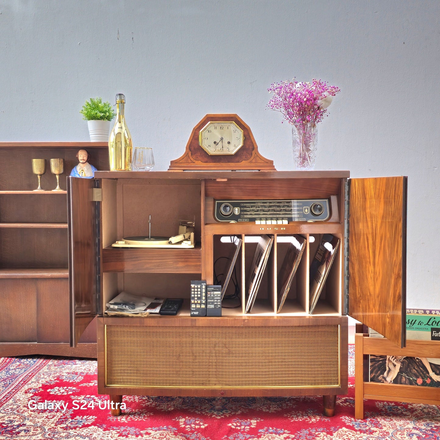 Mid-Century Modern Radiogram Cabinet – Turntable, Radio & Vinyl Storage Unit (c. 1960s)
