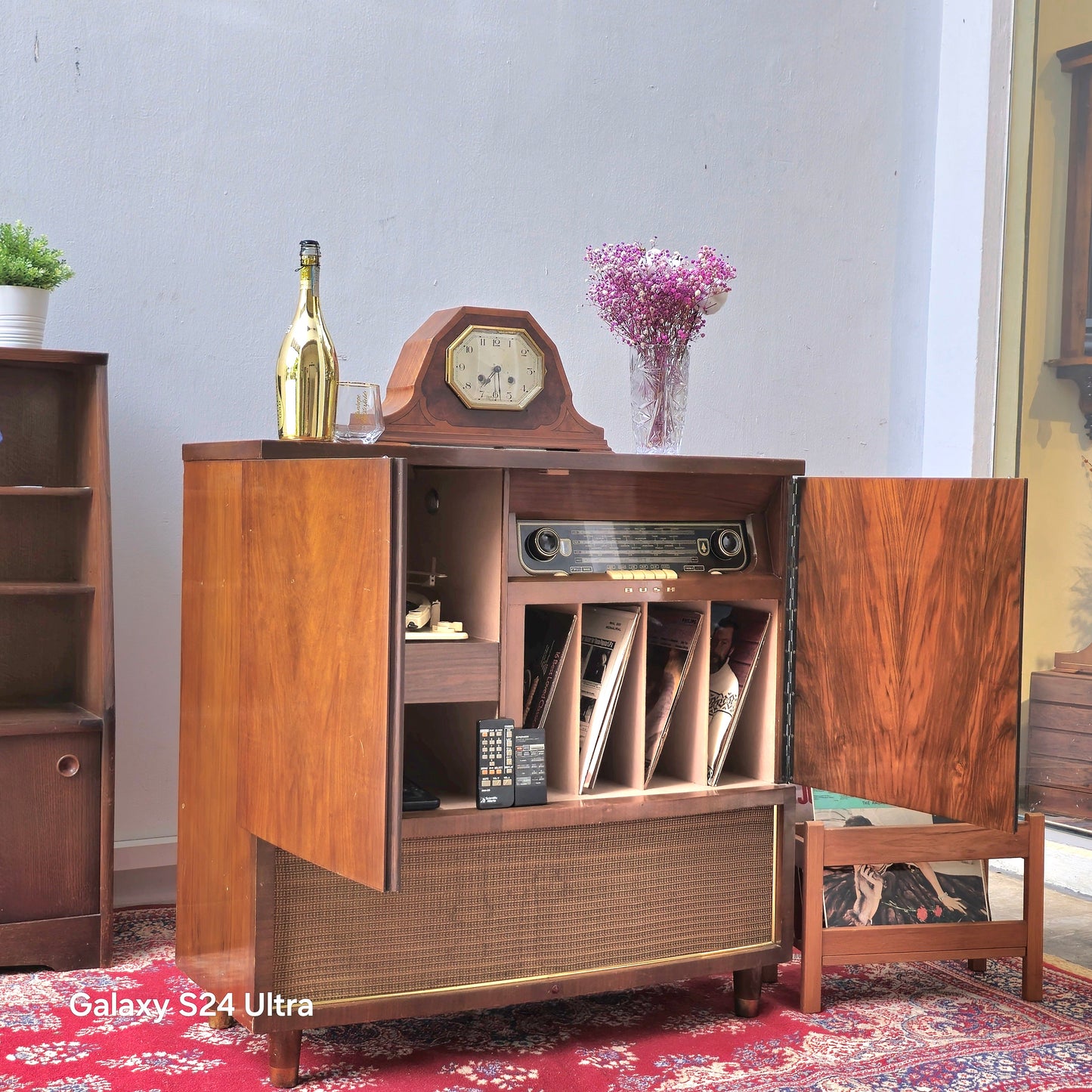Mid-Century Modern Radiogram Cabinet – Turntable, Radio & Vinyl Storage Unit (c. 1960s)