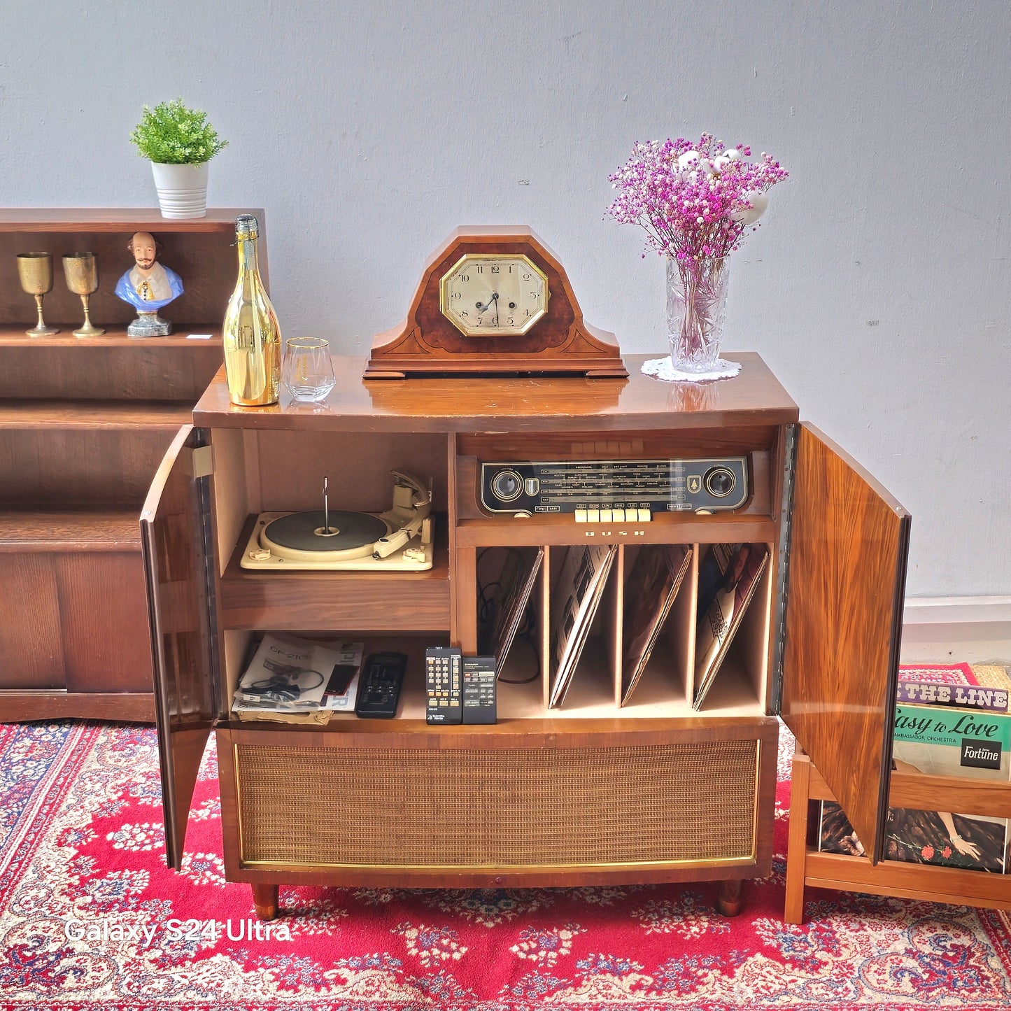 Mid-Century Modern Radiogram Cabinet – Turntable, Radio & Vinyl Storage Unit (c. 1960s)