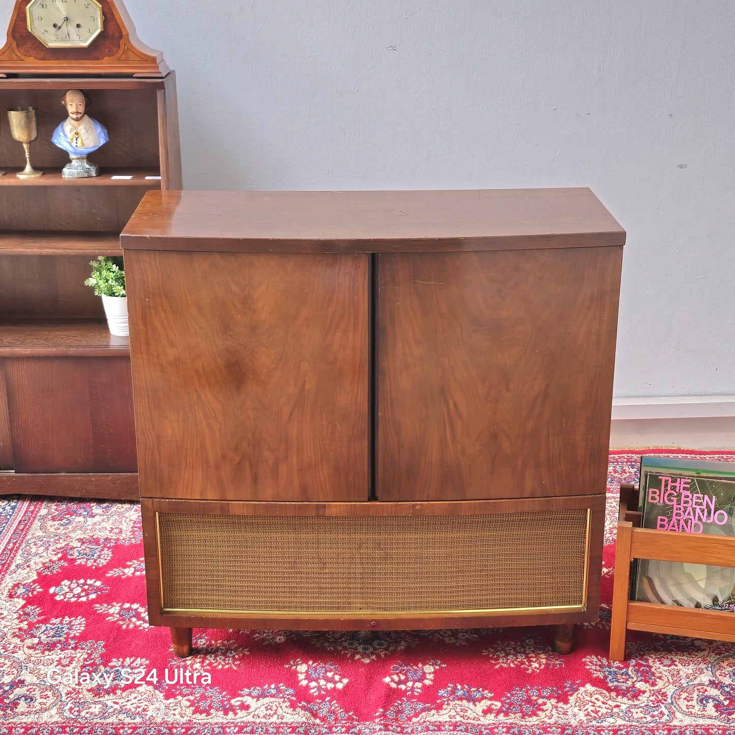 Mid-Century Modern Radiogram Cabinet – Turntable, Radio & Vinyl Storage Unit (c. 1960s)