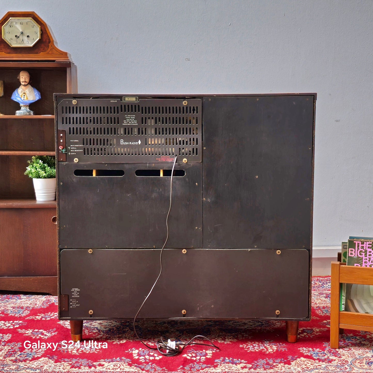 Mid-Century Modern Radiogram Cabinet – Turntable, Radio & Vinyl Storage Unit (c. 1960s)