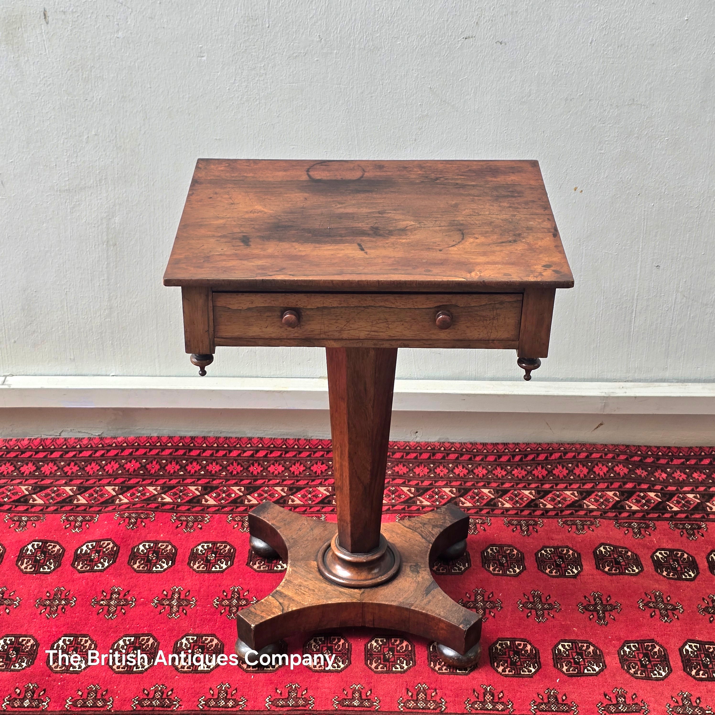 A VICTORIAN ROSEWOOD PEDESTAL CENTRE TABLE WITH SINGLE DRAWER ON BUN FEET, 21.5" X 17"