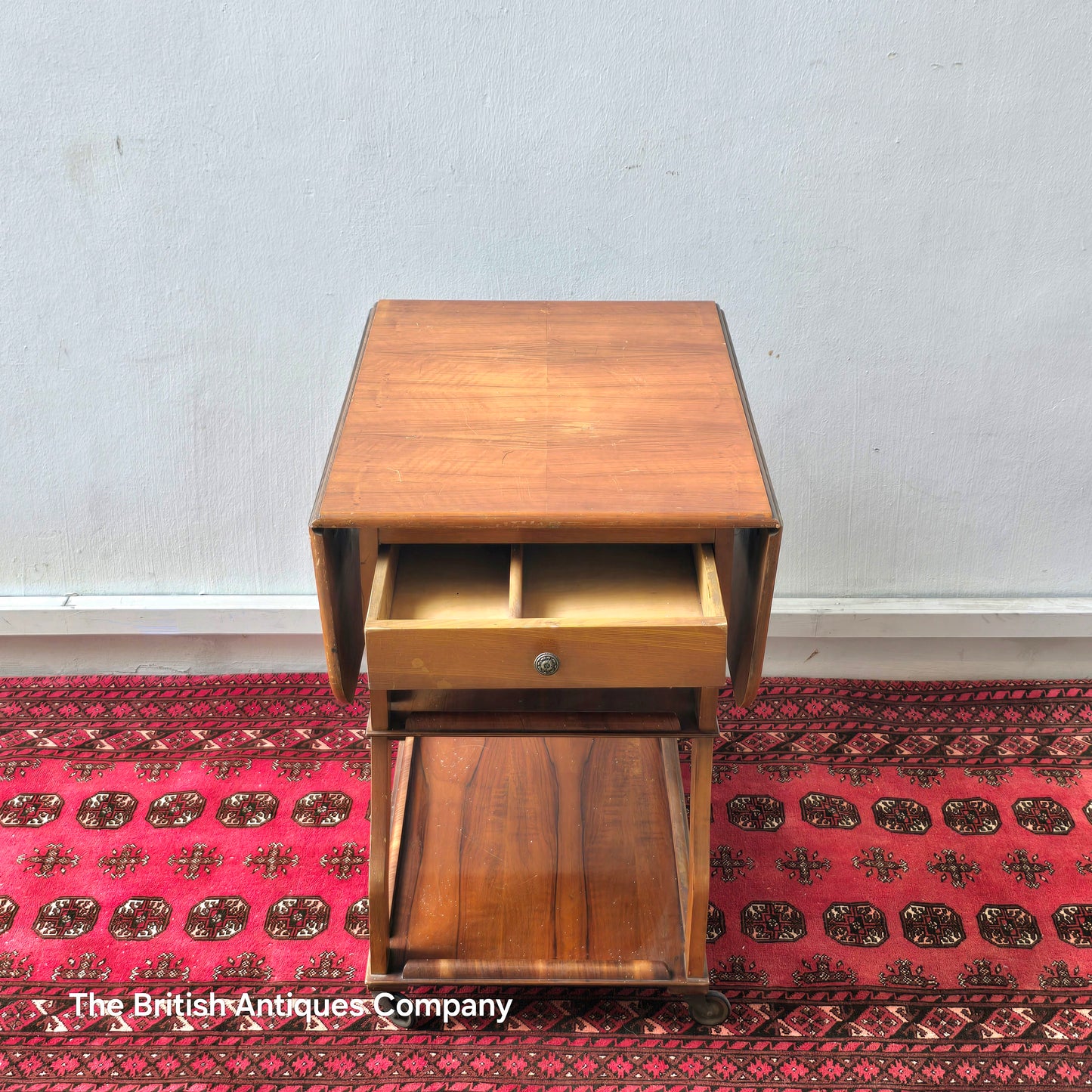 MID 20TH CENTURY WALNUT THREE TIER DROP LEAF TROLLEY BEARING TENAX FREELAND (MANCHESTER) LABEL