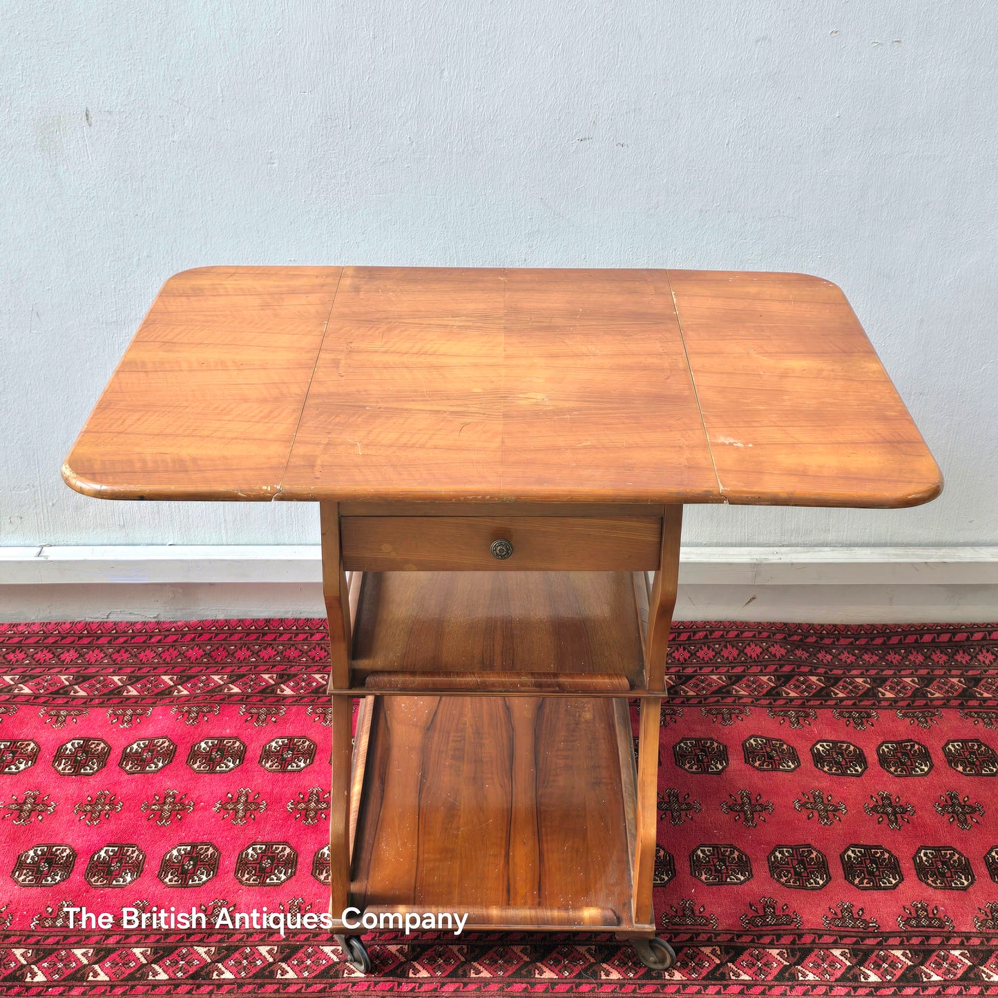 MID 20TH CENTURY WALNUT THREE TIER DROP LEAF TROLLEY BEARING TENAX FREELAND (MANCHESTER) LABEL