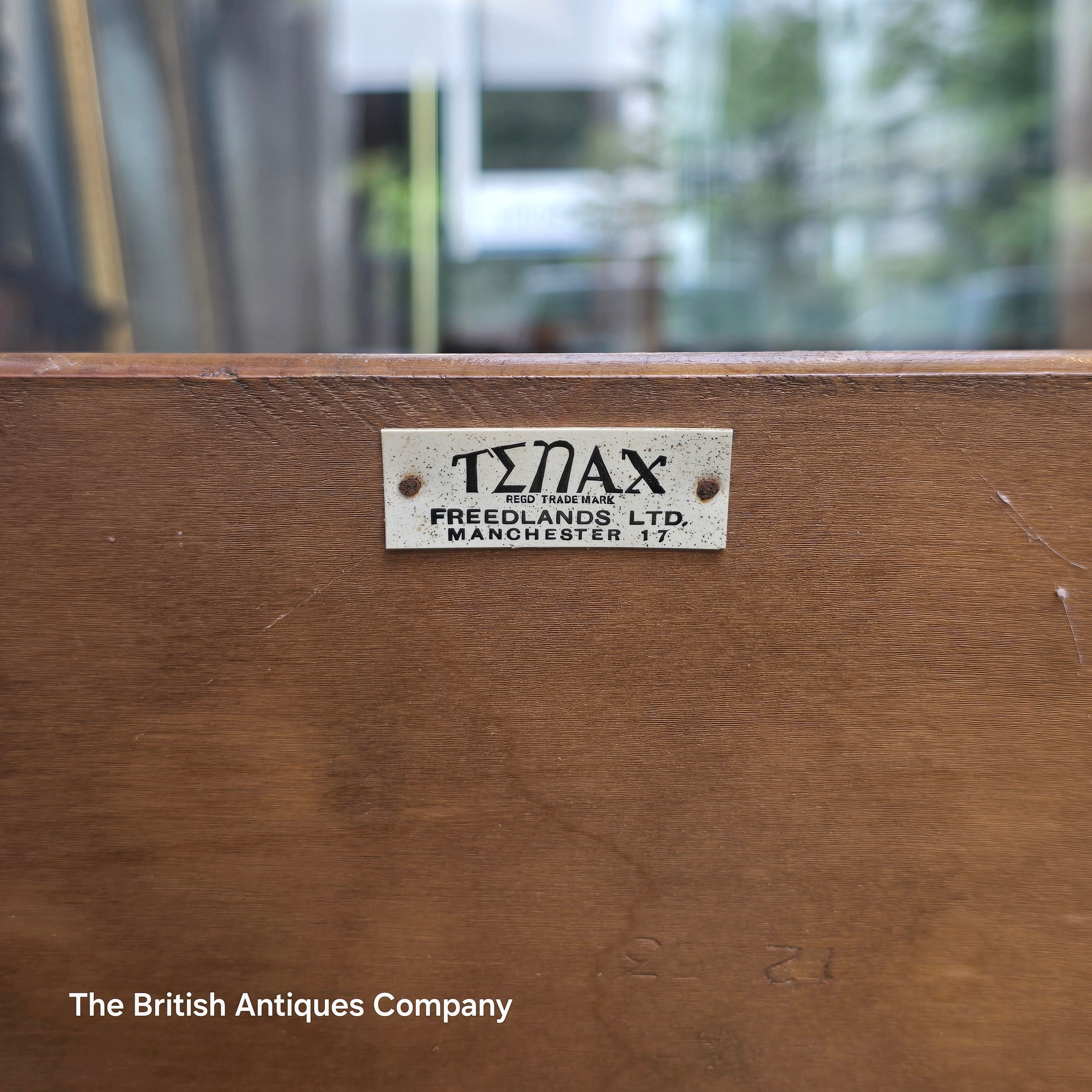 MID 20TH CENTURY WALNUT THREE TIER DROP LEAF TROLLEY BEARING TENAX FREELAND (MANCHESTER) LABEL
