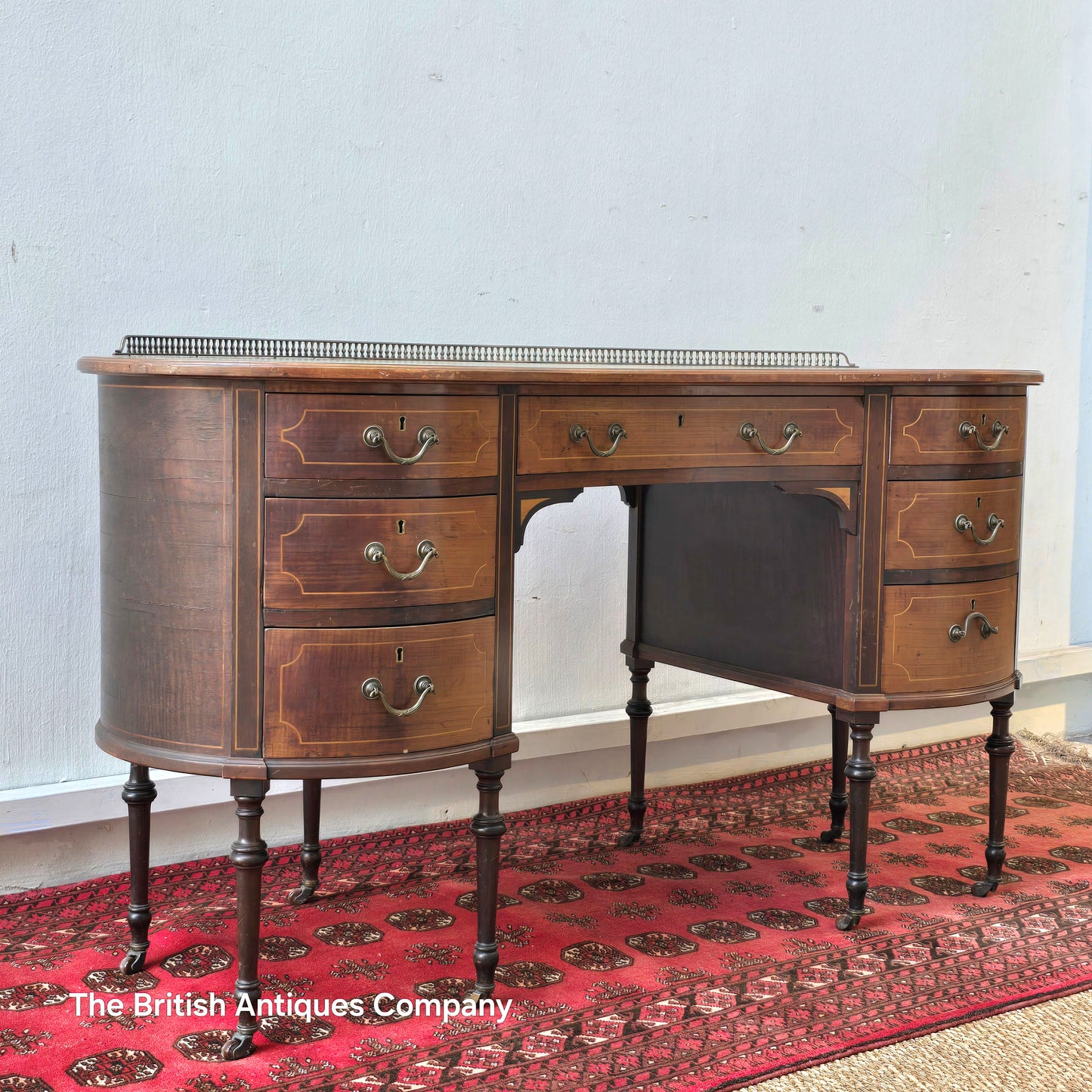 Antique Edwardian Kidney-Shaped Inlaid Desk with Green Leather Top