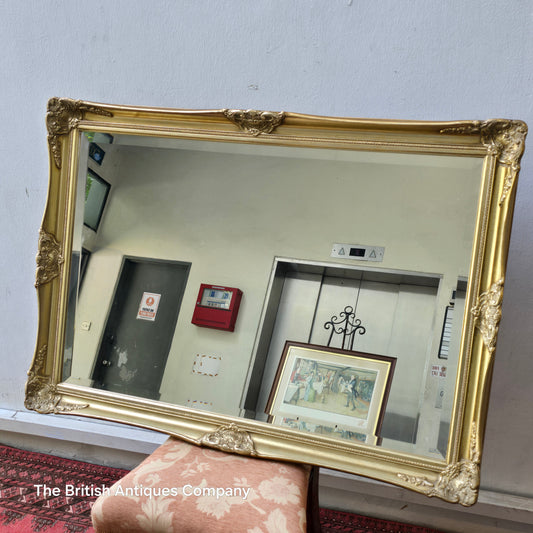 A GILT FRAMED BEVEL EDGE WALL MIRROR, 32" X 23"