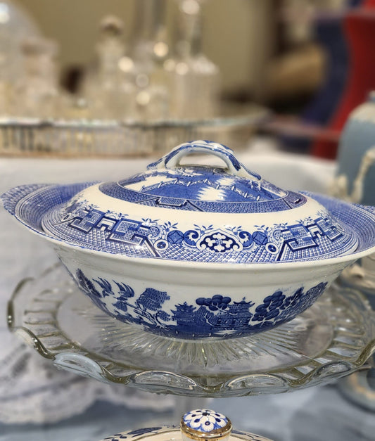 Crown Staffordshire Willow Blue and white tureen 26 x 15 cm