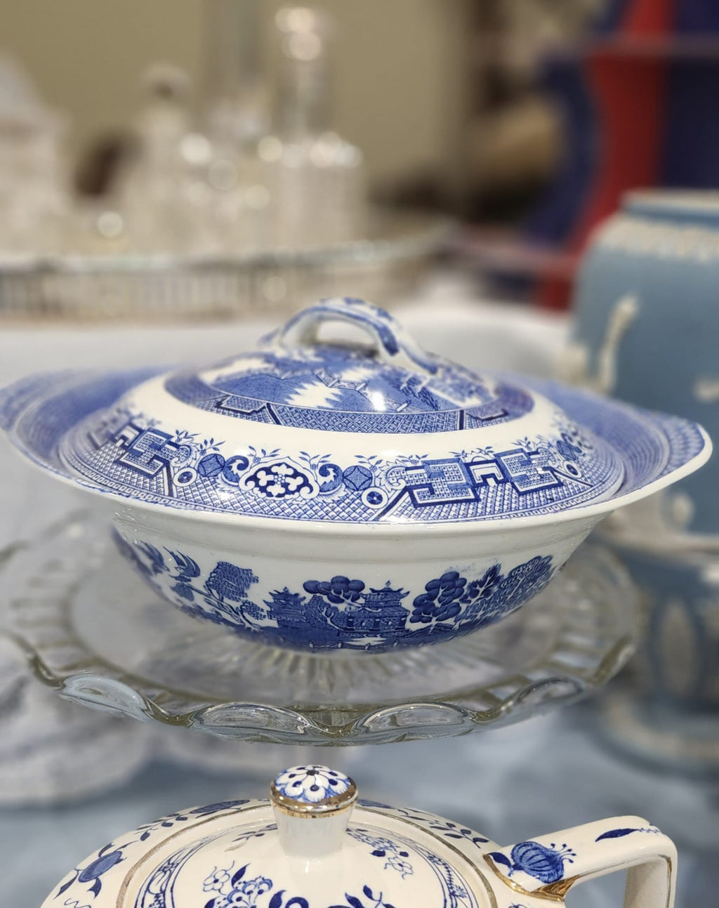 Crown Staffordshire Willow Blue and white tureen 26 x 15 cm